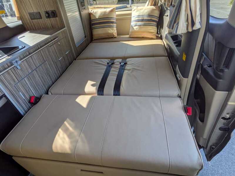Toyota Alphard  - U10711