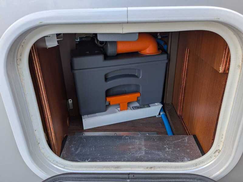 Carthago Chic e-line 51QB Yachting Motorhome - Automatic - U10718