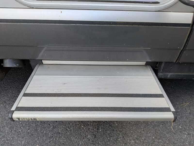 Carthago Chic e-line 51QB Yachting Motorhome - Automatic - U10718