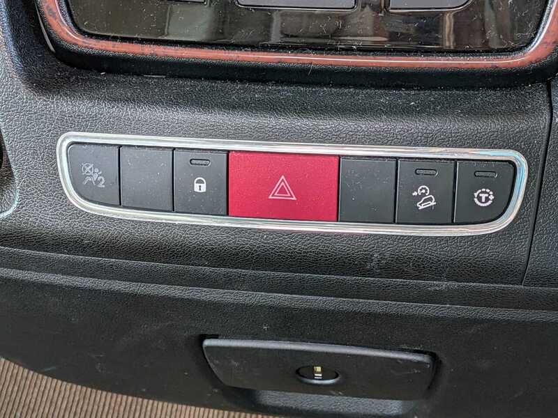 Carthago Chic e-line 51QB Yachting Motorhome - Automatic - U10718