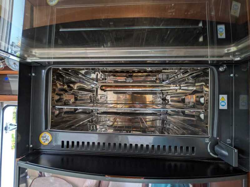 Carthago Chic e-line 51QB Yachting Motorhome - Automatic - U10718