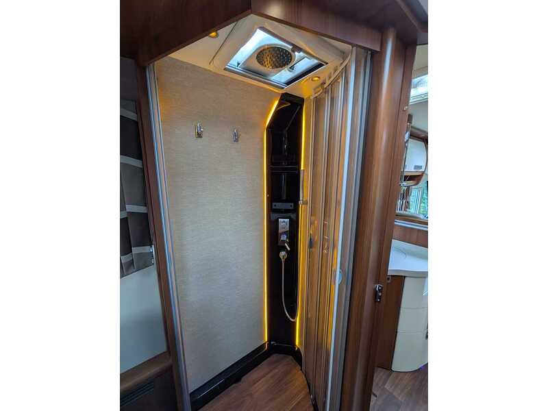Carthago Chic e-line 51QB Yachting Motorhome - Automatic - U10718