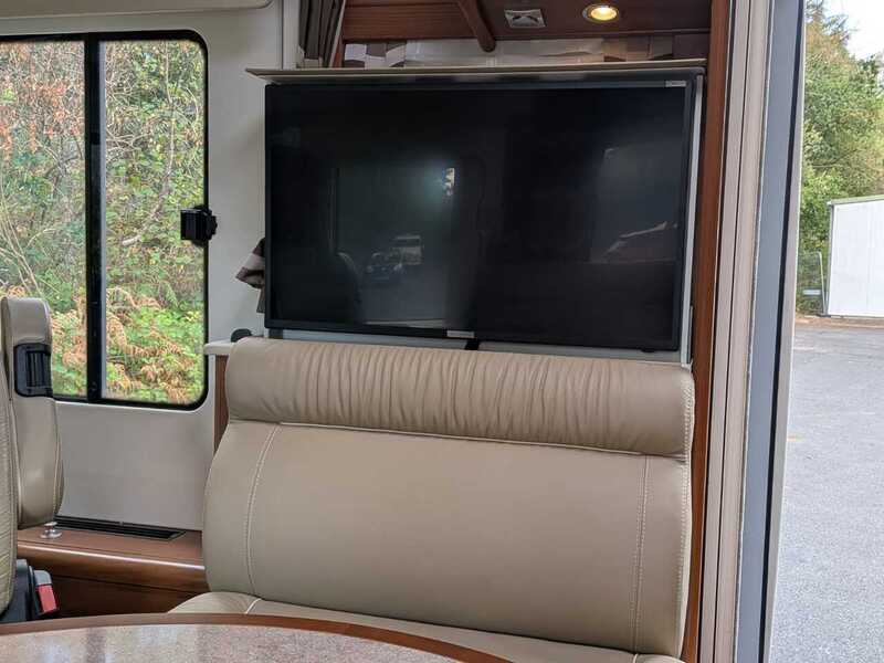 Carthago Chic e-line 51QB Yachting Motorhome - Automatic - U10718