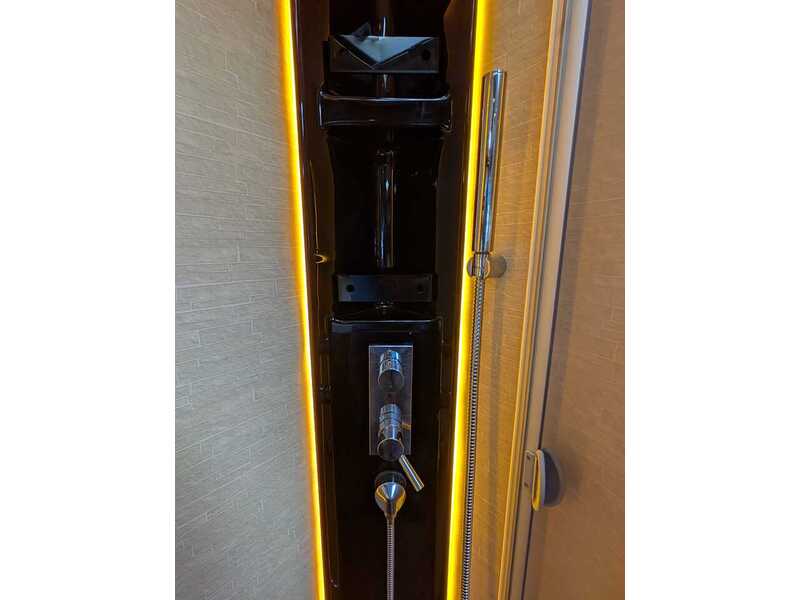 Carthago Chic e-line 51QB Yachting Motorhome - Automatic - U10718
