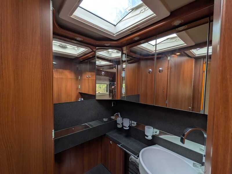 Carthago Chic e-line 51QB Yachting Motorhome - Automatic - U10718