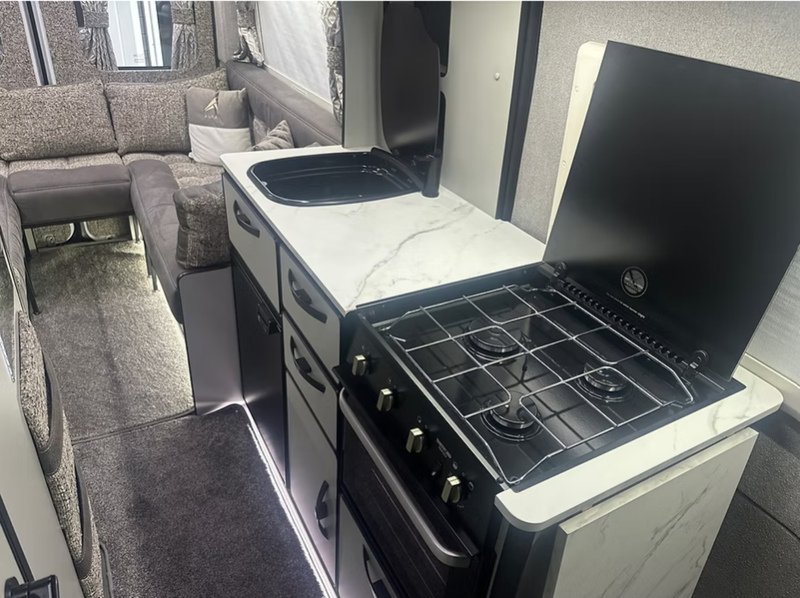 Aura 6EL 2 Berth Campervan - U10728