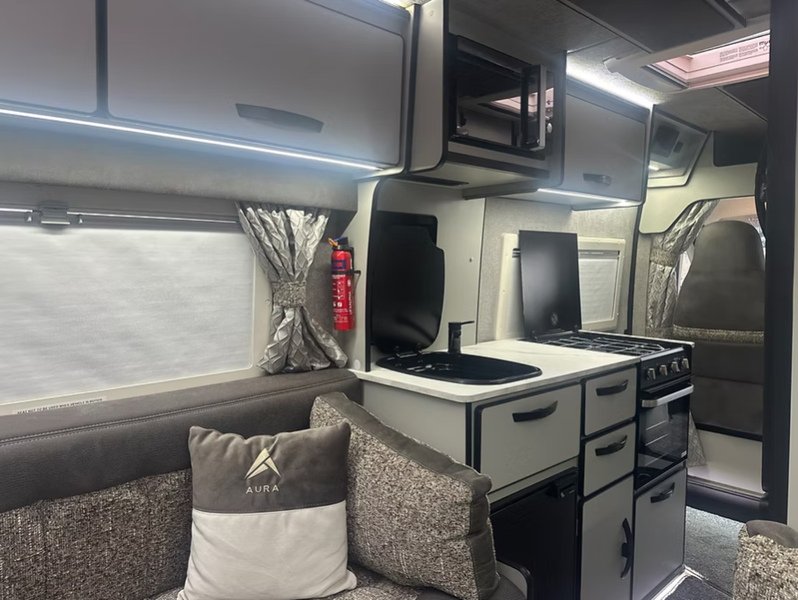 Aura 6EL 2 Berth Campervan - U10728