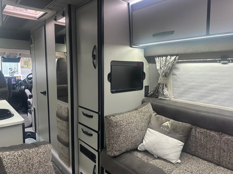 Aura 6EL 2 Berth Campervan - U10728