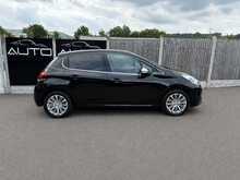 Peugeot 208 PureTech Allure - U1068
