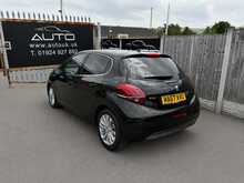 Peugeot 208 PureTech Allure - U1068