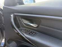BMW 3 Series 320d Luxury - U1084