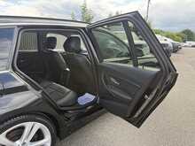 BMW 3 Series 320d Luxury - U1084
