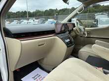 Nissan Elgrand  - U1089