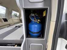 Nissan Elgrand  - U1089