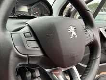 Peugeot 2008 PureTech Active - U1098