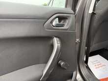 Peugeot 2008 PureTech Active - U1098
