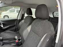 Peugeot 2008 PureTech Active - U1098