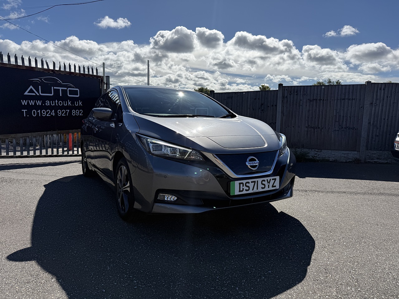 2022 NISSAN LEAF
