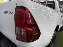 Toyota Hilux 2.4 D-4D Active Pickup Double Cab 4dr Diesel Manual 4WD Euro 6 (s/s) (150 ps) - U576