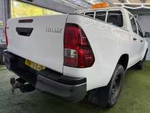 Toyota Hilux 2.4 D-4D Active Pickup Double Cab 4dr Diesel Manual 4WD Euro 6 (s/s) (150 ps) - U576