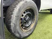 Toyota Hilux 2.4 D-4D Active Pickup Double Cab 4dr Diesel Manual 4WD Euro 6 (s/s) (150 ps) - U576