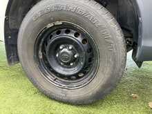 Toyota Hilux 2.4 D-4D Active Pickup Double Cab 4dr Diesel Manual 4WD Euro 6 (s/s) (150 ps) - U576