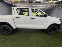 Toyota Hilux 2.4 D-4D Active Pickup Double Cab 4dr Diesel Manual 4WD Euro 6 (s/s) (150 ps) - U576