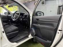 Toyota Hilux 2.4 D-4D Active Pickup Double Cab 4dr Diesel Manual 4WD Euro 6 (s/s) (150 ps) - U576