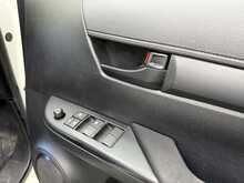 Toyota Hilux 2.4 D-4D Active Pickup Double Cab 4dr Diesel Manual 4WD Euro 6 (s/s) (150 ps) - U576