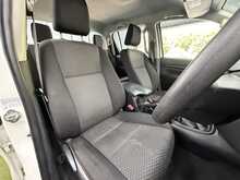 Toyota Hilux 2.4 D-4D Active Pickup Double Cab 4dr Diesel Manual 4WD Euro 6 (s/s) (150 ps) - U576