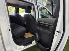 Toyota Hilux 2.4 D-4D Active Pickup Double Cab 4dr Diesel Manual 4WD Euro 6 (s/s) (150 ps) - U576