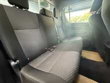 Toyota Hilux 2.4 D-4D Active Pickup Double Cab 4dr Diesel Manual 4WD Euro 6 (s/s) (150 ps) - U576
