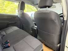 Toyota Hilux 2.4 D-4D Active Pickup Double Cab 4dr Diesel Manual 4WD Euro 6 (s/s) (150 ps) - U576