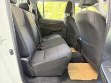 Toyota Hilux 2.4 D-4D Active Pickup Double Cab 4dr Diesel Manual 4WD Euro 6 (s/s) (150 ps) - U576