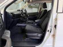 Toyota Hilux 2.4 D-4D Active Pickup Double Cab 4dr Diesel Manual 4WD Euro 6 (s/s) (150 ps) - U576