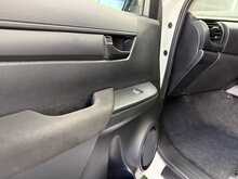 Toyota Hilux 2.4 D-4D Active Pickup Double Cab 4dr Diesel Manual 4WD Euro 6 (s/s) (150 ps) - U576
