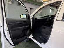 Toyota Hilux 2.4 D-4D Active Pickup Double Cab 4dr Diesel Manual 4WD Euro 6 (s/s) (150 ps) - U576