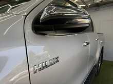 Toyota Hilux 2.4 D-4D Invincible Pickup Double Cab 4dr Diesel Auto 4WD Euro 6 (s/s) (TSS) (150 ps) - U577