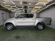 Toyota Hilux 2.4 D-4D Invincible Pickup Double Cab 4dr Diesel Auto 4WD Euro 6 (s/s) (TSS) (150 ps) - U577