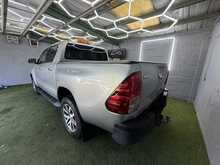 Toyota Hilux 2.4 D-4D Invincible Pickup Double Cab 4dr Diesel Auto 4WD Euro 6 (s/s) (TSS) (150 ps) - U577