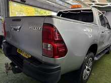 Toyota Hilux 2.4 D-4D Invincible Pickup Double Cab 4dr Diesel Auto 4WD Euro 6 (s/s) (TSS) (150 ps) - U577