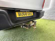 Toyota Hilux 2.4 D-4D Invincible Pickup Double Cab 4dr Diesel Auto 4WD Euro 6 (s/s) (TSS) (150 ps) - U577