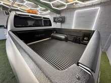 Toyota Hilux 2.4 D-4D Invincible Pickup Double Cab 4dr Diesel Auto 4WD Euro 6 (s/s) (TSS) (150 ps) - U577