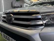 Toyota Hilux 2.4 D-4D Invincible Pickup Double Cab 4dr Diesel Auto 4WD Euro 6 (s/s) (TSS) (150 ps) - U577