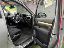 Toyota Hilux 2.4 D-4D Invincible Pickup Double Cab 4dr Diesel Auto 4WD Euro 6 (s/s) (TSS) (150 ps) - U577