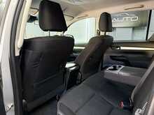 Toyota Hilux 2.4 D-4D Invincible Pickup Double Cab 4dr Diesel Auto 4WD Euro 6 (s/s) (TSS) (150 ps) - U577