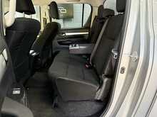 Toyota Hilux 2.4 D-4D Invincible Pickup Double Cab 4dr Diesel Auto 4WD Euro 6 (s/s) (TSS) (150 ps) - U577