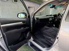Toyota Hilux 2.4 D-4D Invincible Pickup Double Cab 4dr Diesel Auto 4WD Euro 6 (s/s) (TSS) (150 ps) - U577