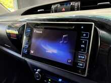 Toyota Hilux 2.4 D-4D Invincible Pickup Double Cab 4dr Diesel Auto 4WD Euro 6 (s/s) (TSS) (150 ps) - U577