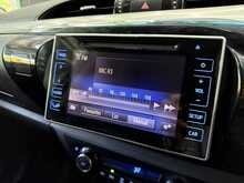 Toyota Hilux 2.4 D-4D Invincible Pickup Double Cab 4dr Diesel Auto 4WD Euro 6 (s/s) (TSS) (150 ps) - U577